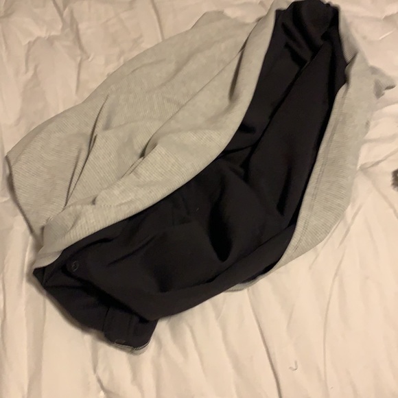 Lululemon Vinyasa Scarf. Rulu Black, grey and white - Picture 3 of 3